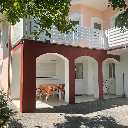 Gitta Apartmanhaz Lägenhet *