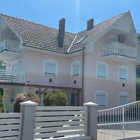 Gitta Apartmanhaz *