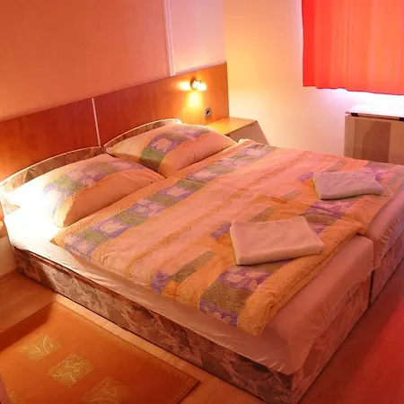 Gitta Apartmanhaz شقة *