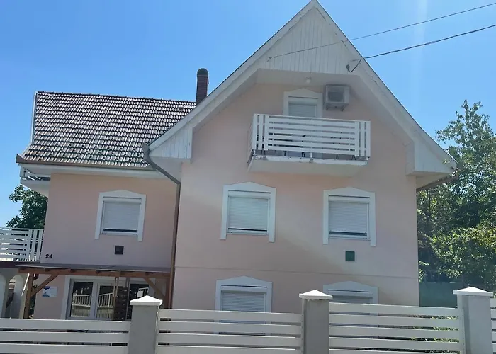 Gitta Apartmanhaz Lägenhet *